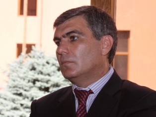 Որեւէ մեկն իրավունք չունի նրանց Վազգենի տանից դուրս վռնդելու. Արամ Սարգսյանը՝ իշ