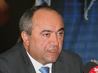 Քաղաքացիական ծառայողների միջին աշխատավարձը կբարձրանա մինչեւ 240 հազար դրամ. Մանվ