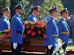 Во время похорон вдовы Тито украли ее ордена