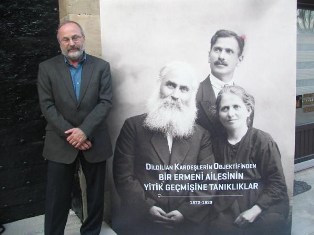 Армянская семья в Турции открыла выставку исключительных исторических фотографий