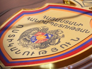 Աշխատանքից ազատվել է ակցիաների ժամանակ ագրեսիվ վարք դրսեւորած Արայիկ Պետրոսյանը