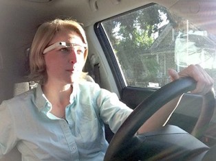 Американку оштрафовали за ношение Google Glass за рулем