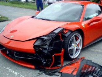 300 հազար դոլարանոց նոր  Ferrari-ն պատահաբար ճզմել եւ տուգանել են