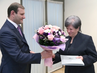 Երեւանի քաղաքապետի պատվոգրեր եւ շնորհակալագրեր է հանձնել սոցիալական ծառայության