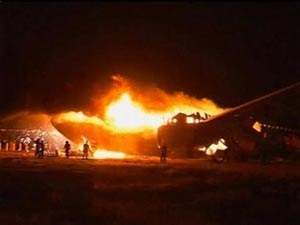 В аэропорту Монреаля загорелся авиалайнер