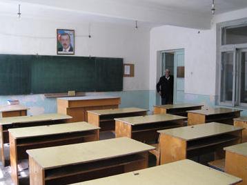 В азербайджанской школе подрались преподаватели и представители отдела образован