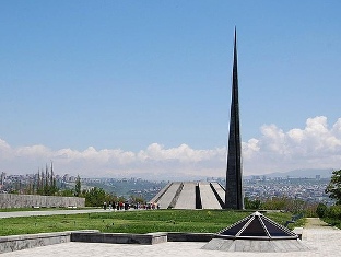 Вице-премьер Ирака возложил цветы к Мемориалу жертвам Геноцида армян