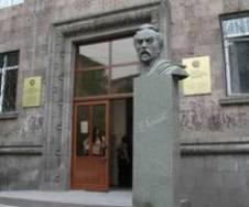 Լեզվաբանական համալսարանում կիսում են Գիտությունների պետական կոմիտեի նախագահի շատ