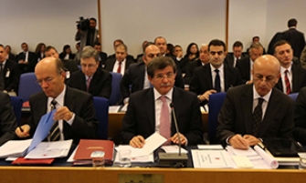 Turkish parliament grades Davutoglu “0” on Armenia (PHOTO)