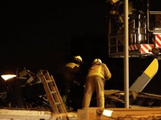 Три человека погибли вследствие падения вертолета на паб в Шотландии