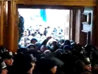 Կիեւում ընդդիմությունը գրավել է քաղաքապետարանի շենքը