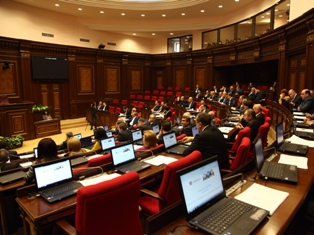 Armenian lawmakers plan to read out statement against new pension system