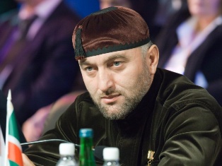 Драка в Госдуме: Единоросс-чеченец обронил золотой пистолет
