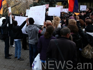 Паруйр Айрикян проведет митинг против вступления Армении в Таможенный союз