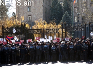 Офис омбудсмена Армении присоединился к протестующим против системы обязательных