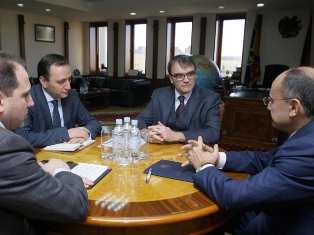 Armenian Defense Minister receives Swiss Ambassador
