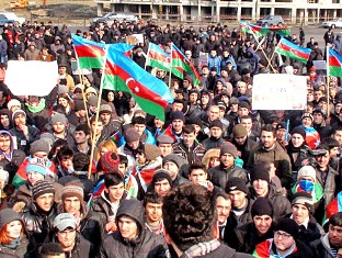 В Азербайджане начались протесты против повышении цен на бензин и дизельное топл