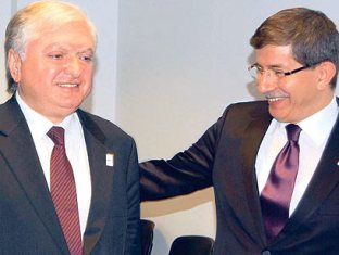 «Today՝s Zaman»: Визит Давудоглу в Ереван может указывать на оттепель с Арменией