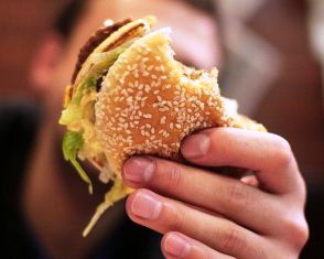 McDonalds-ին տուգանել են առնետի պոչով համբուրգերի համար