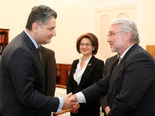 Премьер-министр: Армения готова продолжать двустороннее сотрудничество с Азиатск