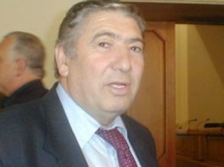 Ես իր գումարները տվել եմ, ինքը թողել, գնացել է. Նապոլեոն Ազիզյանը՝ ֆրանսիացու՝ ի