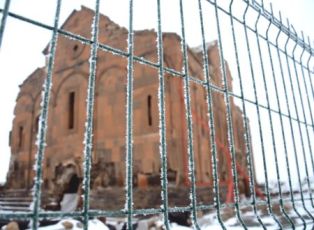 Անին ձմռանն այլ գեղեցկություն ունի (ֆոտո)