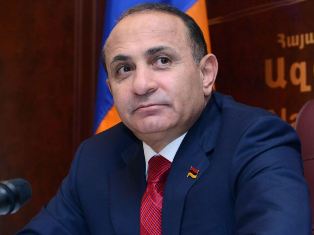Овик Абрамян подписал решение парламента о газовом соглашении с Россией