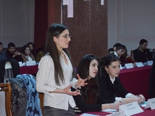 «Հայտնիր քո կարծիքը». Երիտասարդները հաղորդակցվել են բանավեճի արվեստի հմտությունն
