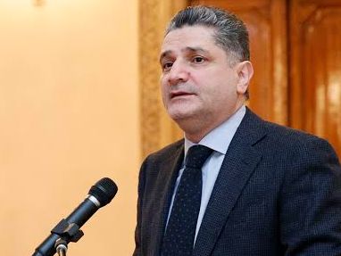 Ինչո՞ւ է Տիգրան Սարգսյանը անտեսում «Լեզվի մասին» օրենքը եւ ելույթներ ունենում ռո