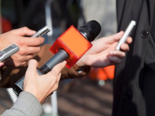 Премьер-министр Армении просит у Деда Мороза наполнить журналистов добротой