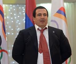 «Հայկական ժամանակ». Ծառուկյանի թանկարժեք նվերը գործող եւ նախկին նախագահներին