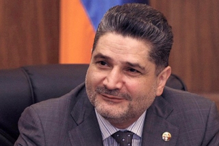 Armenia PM’s government is economic collapse – newspaper