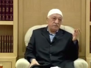 В бакинском университете «Кавказ» студентов заставили посмотреть проклятие в адр