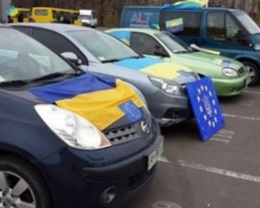 Колонна из 250 автомобилей направилась с Крещатика пикетировать Межигорье