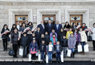 Բակո Սահակյանը հանդիպել է Հացի գյուղի դպրոցի ուսուցիչների ու դպրոցականների հետ