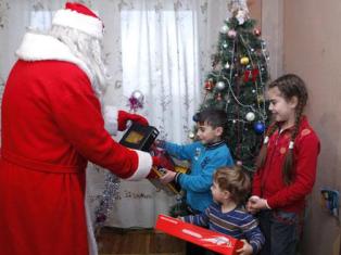 Dear Santa: 30 Armenian kids received gifts from Santa