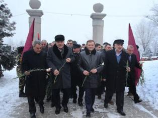Мэр Еревана почтил память погибших бойцов