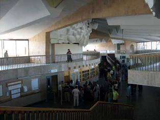 Գյումրու օդանավակայանում շնչահեղձ են լինում. նեխել է ուղեբեռը. Aravot.am