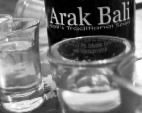 В Индонезии от отравления алкоголем погибли 16 человек