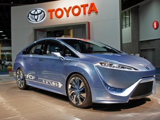 Первая водородная Toyota появится уже в 2015 году