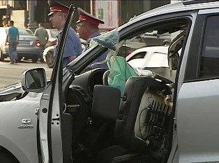 Генеральский сын разбил два автомобиля и протащил по дороге мужчину