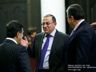 Կառավարությունը հետաձգել է օղու եւ ծխախոտի գովազդը  մասամբ թույլատրելու մասին օր