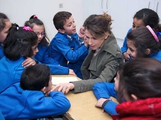 Первая леди Сирии посетила школу-интернат для детей погибших военнослужащих