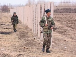 Киргизия закрыла все пограничные и таможенные пункты на границе с Таджикистаном