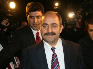 Թուրքիայում «մեծ կաշառք» գործը հետաքննած դատախազը ցածր պաշտոնի նշանակվելուց հետո
