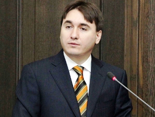 Փոխվարչապետը խորհրդակցություն է անցկացրել Հայաստանի ազգային արխիվում