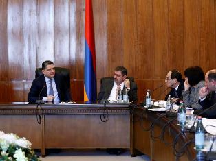 Премьер-министр Армении обсудил ход работ по присоединению к ТС