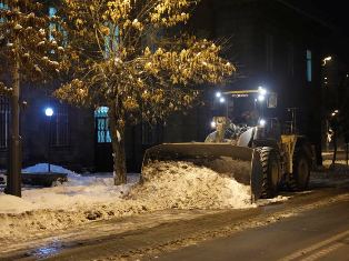 В Ереване продолжаются работы по ликвидации последствий обильного снегопада