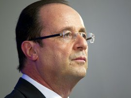 Измена повысила рейтинг президента Франции