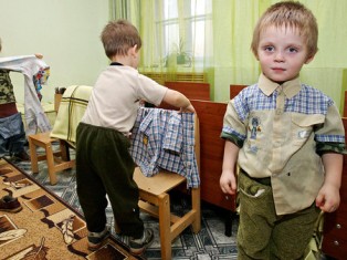 В 2013 году в России усыновили более 65 тысяч детей